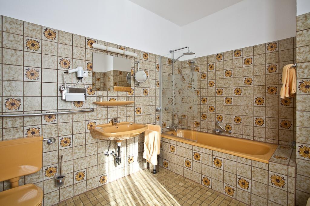 Zur Kastanie Ξενοδοχείο Mülheim an der Ruhr Δωμάτιο φωτογραφία